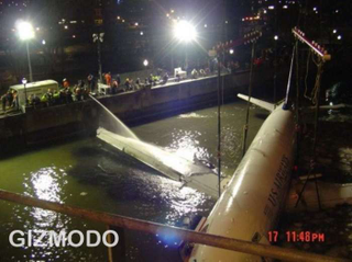 Illustration for article titled Photos of Plane Being Lifted From the Hudson Are Staggering